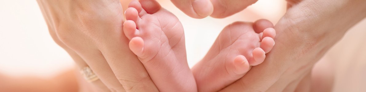 family-podiatrist-hands-feet